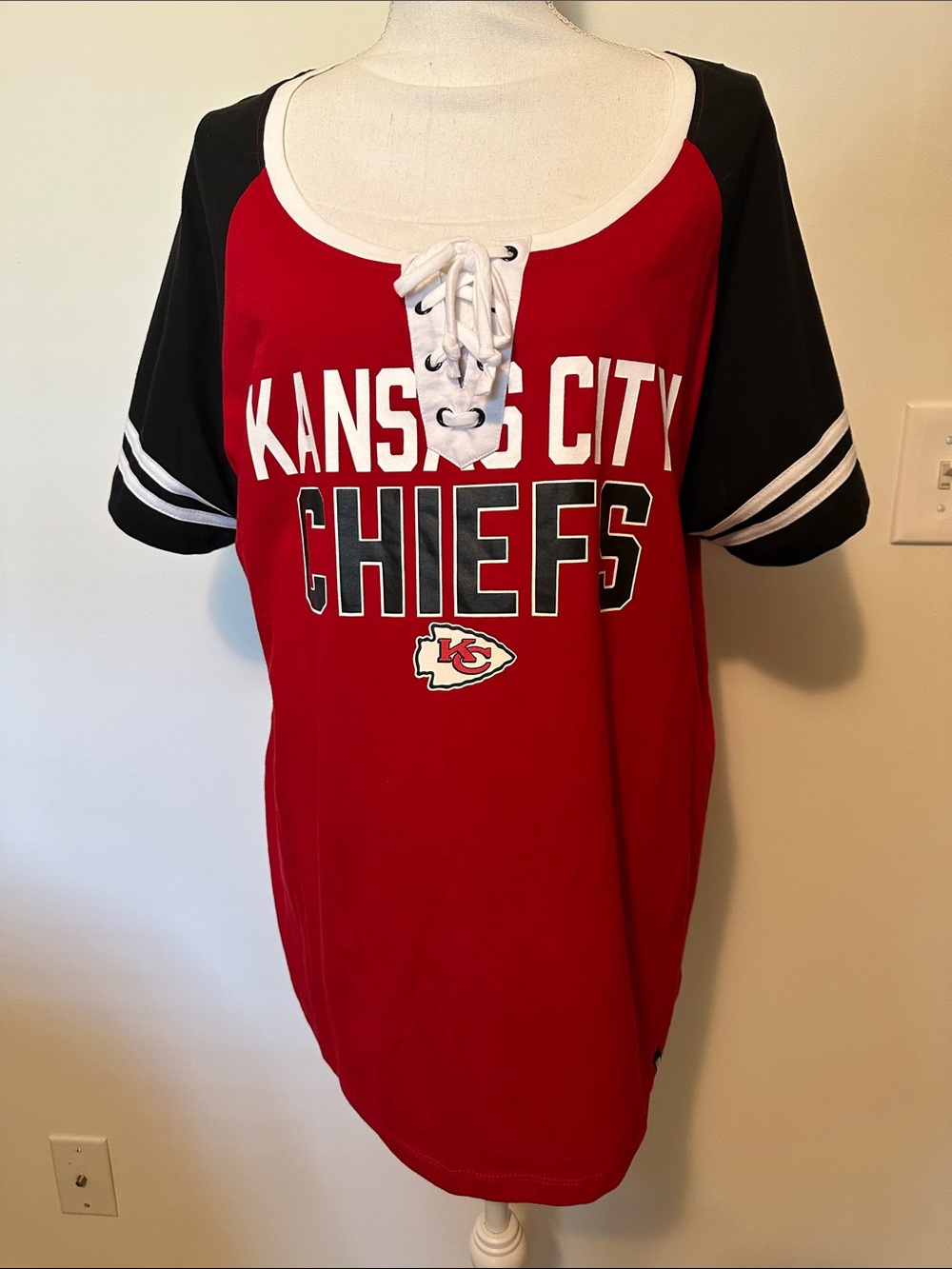 Kansas City Chiefs Red Lace-Up Women's top 2XL fits more like xl slim fit